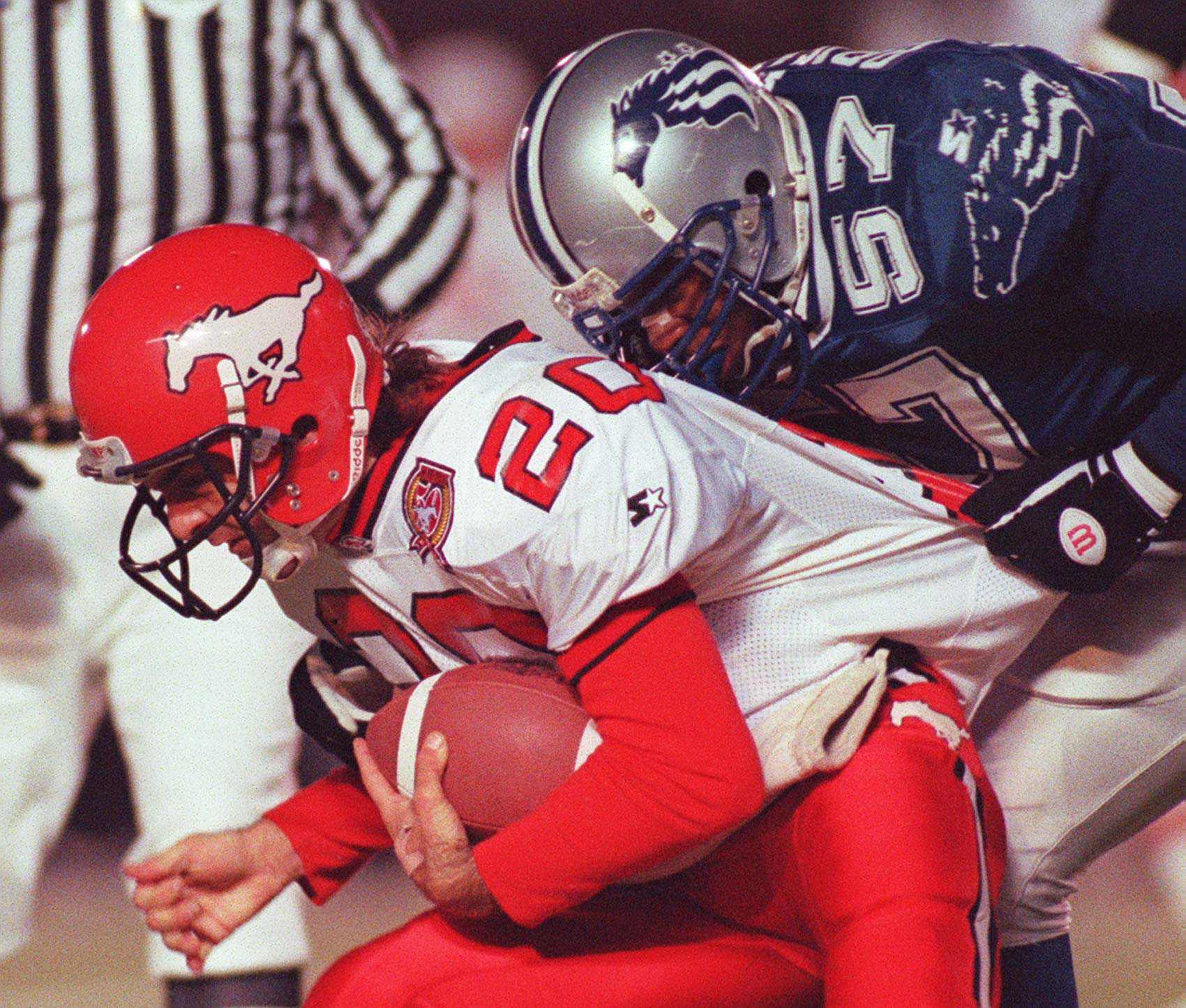 Baltimore Stallions defender O.J. Brigance sacks Calgary quarterback Doug FLutie during the 1995 Grey Cup.