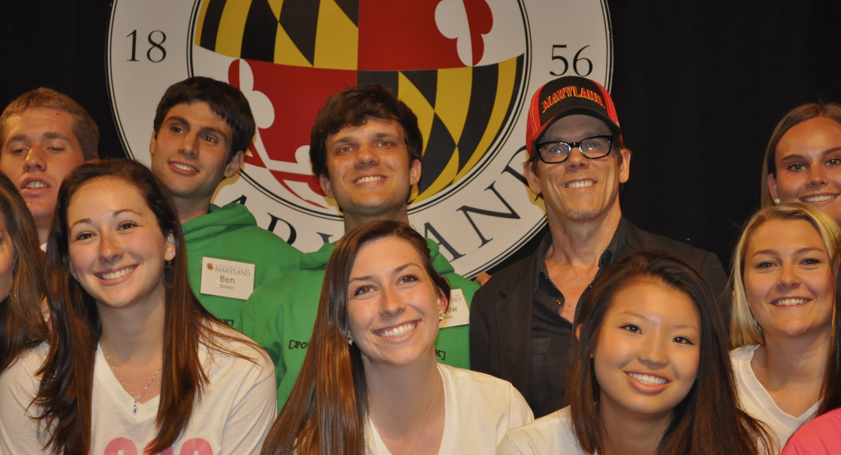 Kevin Bacon poses with winners of "Do Good Challenge"