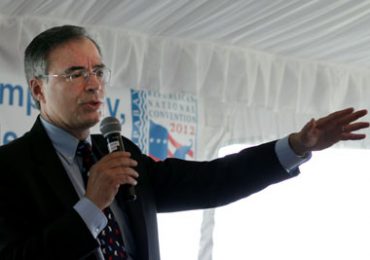 Rep. Andy Harris speaks with Maryland delegates at a breakfast meeting at the Republican National Convention (Photo by Carl Straumsheim/Capital News Service)