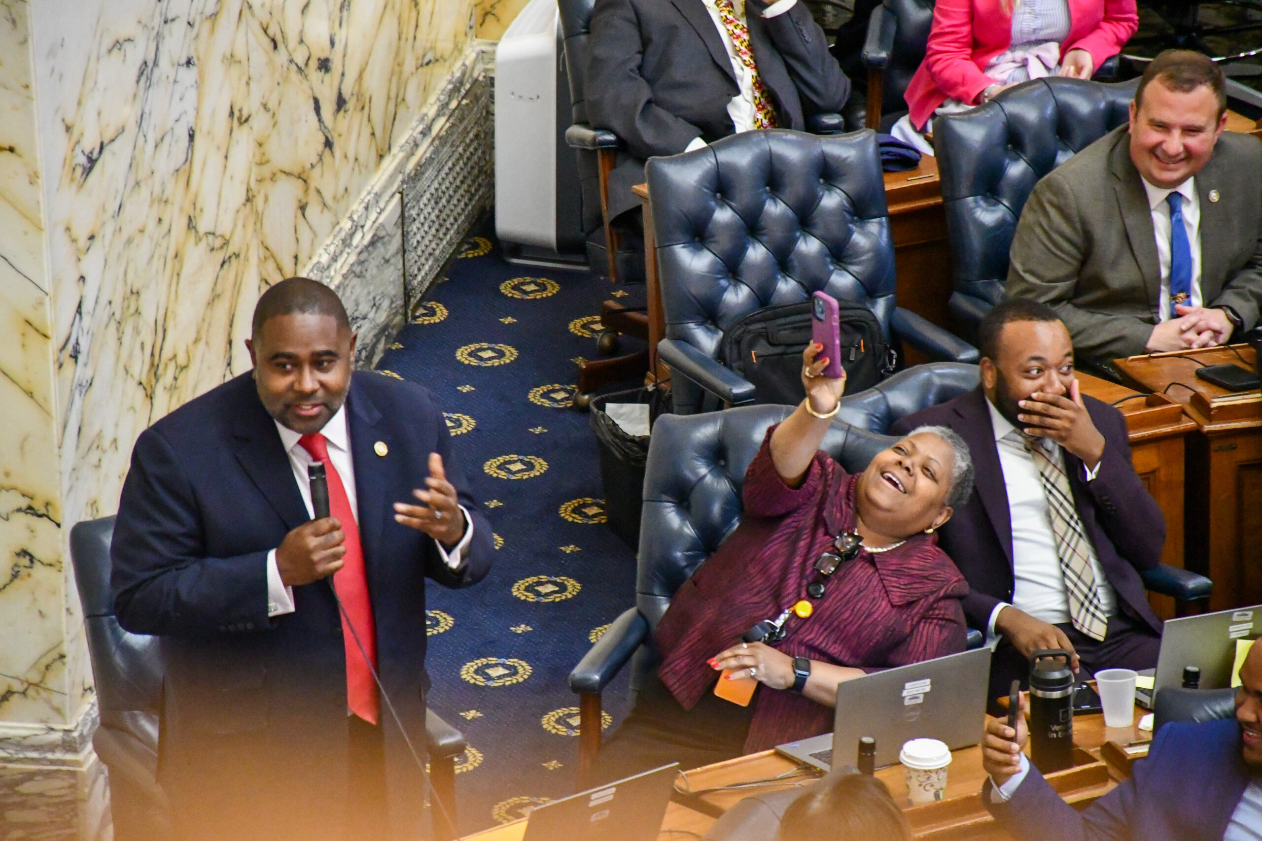 Del. Darryl Barnes, D-Prince George’s, cracks jokes during his farewell address, eliciting laughs from his colleagues. (Christine Zhu/Capital News Service)