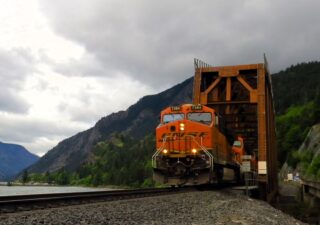 A BNSF train moves along the Columbia River in Washington state in April 2025. (Larry Myhre/Flickr)